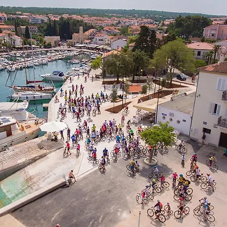 Olive - Panoramic Sea View شقة *